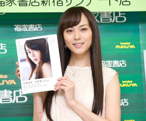 画像・写真 | 比嘉愛未、25歳で初写真集 普段着ない水着姿は「宝物に