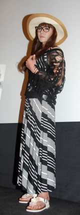 �f��w�t�F�C�V�Y�x�̌��J�L�O�g�[�N�C�x���g�ɏ����p�œo�ꂵ���q���V�̑S�g�V���b�g�@�iC�jORICON DD inc. 