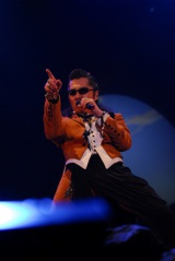 26�N�Ԃ�̏a�J�����2000�l�̃t�@����M���������ĕ�CLUB 