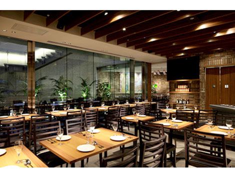 ハリウッドセレブに愛されるニューヨークNY発のカジュアル・イタリアンレストラン『Serafina（セラフィーナ）』が、パレスビル地下1階にオープン。 