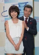 舘ひろし、朝ドラ初挑戦 “若いお嬢さん”との共演は「元気になる」 | ORICON NEWS