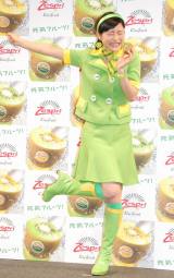 �Ό����Ƃ݁u�L�E�C�[�n�j�[�v�ɕϐg 