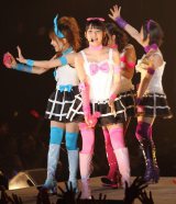 道重率いる新生モー娘。お披露目 『ガールズアワード2012』に3万