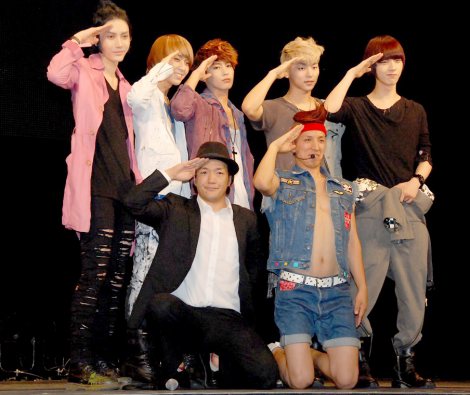 MYNAMEのメジャーデビューシングル「Message」の会見に出席した2700（前列）とMYNAMEの（後列左から）コヌ、チェジン、セヨン、インス、ジュンQ　（C）ORICON DD inc. 