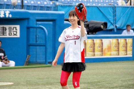 画像 写真 つばめっ娘出身 福田萌が神宮に凱旋初の始球式も届かず 悔しい 7枚目 Oricon News