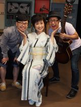 音楽専門チャンネル・スペースシャワーTVで放送中の『全日本スキマミュージックTV ～SMJTV～』にゲスト出演する小林幸子（中央）、浜野謙太（左）、角田晃広（右）　（C）ORICON DD inc. 