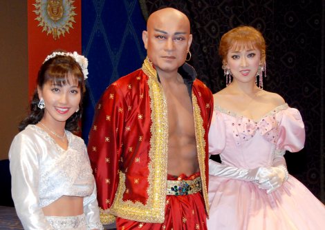 ミュージカル『王様と私』の会見に出席した(左から)はいだしょうこ、松平健、紫吹淳 (C)ORICON DD inc. 