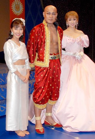 ミュージカル『王様と私』の会見に出席した(左から)はいだしょうこ、松平健、紫吹淳 (C)ORICON DD inc. 