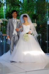 画像 写真 幸せmax 癒し婚 札束 金の延べ棒で汗ふきふき 2枚目 Oricon News