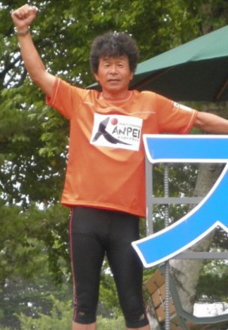岩手〜宮城〜福島を縦断する『RUN FORWARD　KANPEI みちのくマラソン』の開催を発表した間寛平 