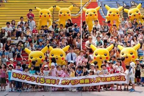 画像 写真 中川翔子 Jr京都駅の1日駅長ゲットだぜ 巨大ピカチュウに大興奮 4枚目 Oricon News