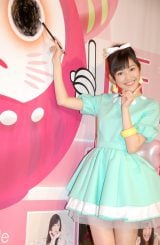 AKBまゆゆ、ダブル1位獲り祈願 だるま目入れで気合い十分 | ORICON NEWS