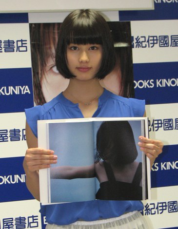 画像 写真 橋本愛 写真集発売イベント開催 バドミントン 銀 のフジカキペアを祝福 3枚目 Oricon News