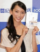 �ǁA���o�i�ɋ�΁u�ގ��Ƃ̏o��́c�v 