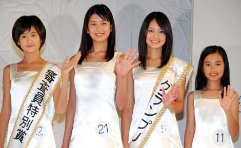 『第13回全日本国民的美少女コンテスト』に出場した（左から）尾崎真花さん、小澤奈々花さん、吉本実憂さん、井頭愛海さん　（C）ORICON DD inc. 