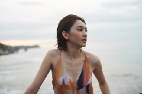 新垣結衣初のファッションマガジン『NYLON JAPAN × Yui Aragaki Fashion Photo Magazine』の収録カット　 （C）カエルム 
