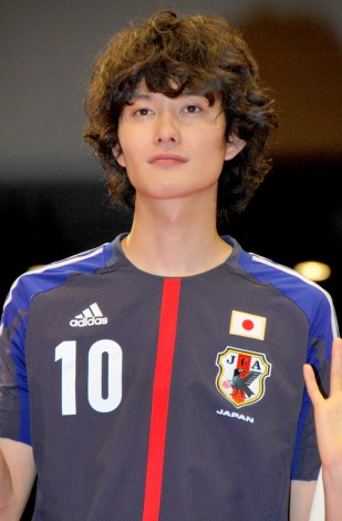画像 写真 岡田将生 名前入りサッカー代表ユニフォームに大感激 日本を背負う 6枚目 Oricon News