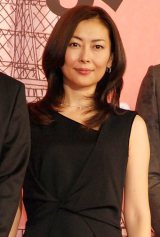 ���R����A���䗝�G�X�R�[�g�ɐԖ� 