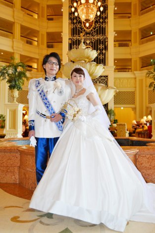 画像 写真 シンデレラ城で初の結婚式 夢の国 で永遠の愛を誓う 2枚目 Oricon News