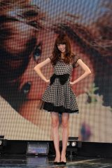 ���̃J�����_�[�t�H�g�u�b�N�𔭔������˒J����@�iC�jORICON DD inc. 