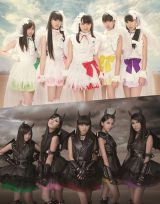 ももいろクローバーZ（上下とも左から有安杏果、佐々木彩夏、百田夏菜子、玉井詩織、高城れに） 