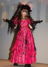 �n���E�B�[���̉����Łg�w偂̉ԉŁh�ɕϐg���������[�ς݂�ς݂�@�iC�jORICON DD inc. 