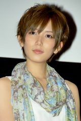 ��AKB���@�O�A�̒��s�ǂŎ剉��̏������������� 