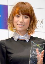 �wJHCA �X�e�L�ȃw�A�J���[���2012�x���܎��ɏo�Ȃ���hitomi�@�iC�jORICON DD inc. 