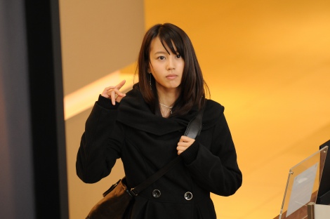 堀北真希がサヴァン症候群の謎多き女として1月6日放送のTBS系『ATARUスペシャル』に出演（C）TBS 
