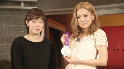 卓球銀メダリスト 石川佳純 歌手 西野カナの異色対談が実現 Oricon News