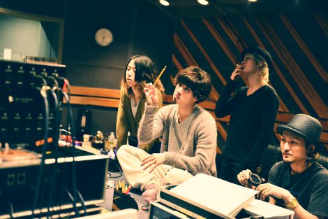 ワンオク 5ヶ月ぶり新曲はダブルa面 Devilmaycry 最新作イメージソング収録 Oricon News
