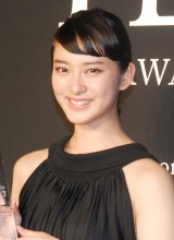 �����A�D���Ȉِ��̕����́u���߂镞���𒅂��l�v 