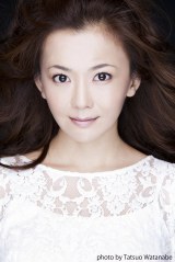 �،������AX�}�X��7�N�Ԃ胉�C�u���A�u�F����̑O�ŉ̂����������Ȃ�āc�v 