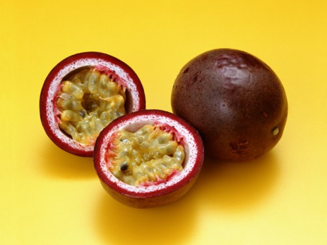 森永製菓の研究で、パッションフルーツの種子中にアンチエイジングに効果があることがわかった 