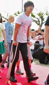 �p���T�[���`�A���t�Â��Ń��b�h�J�[�y�b�g �T�b�J�[�ł���ё��� 