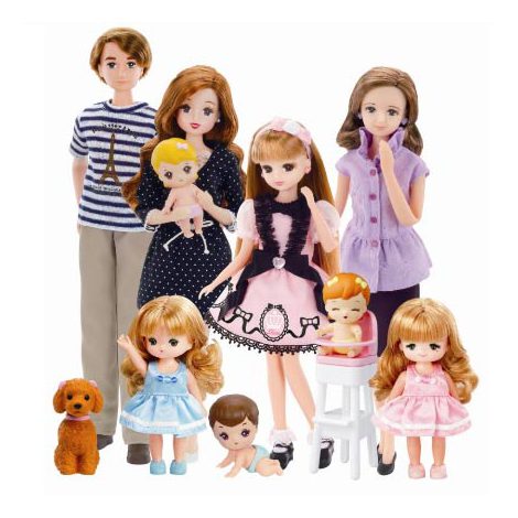 どこまで知ってる？　“お人形遊び”の代表的な玩具として、親しまれ続ける「リカちゃん」とその家族たち　（C）TOMY 