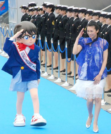 柴咲コウの画像 写真 柴咲コウ 護衛艦に大興奮 女性自衛官たちと女子会トーク 59枚目 Oricon News