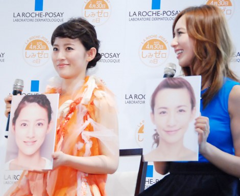 すっぴんを披露！『ラ ロッシュ ポゼ Suhada Beauty Award 2013』授賞式に出席した（左から）福田彩乃、優木まおみ　（C）ORICON NewS inc. 