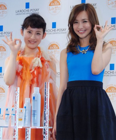 『ラ ロッシュ ポゼ Suhada Beauty Award 2013』授賞式に出席した（左から）福田彩乃、優木まおみ　（C）ORICON NewS inc. 