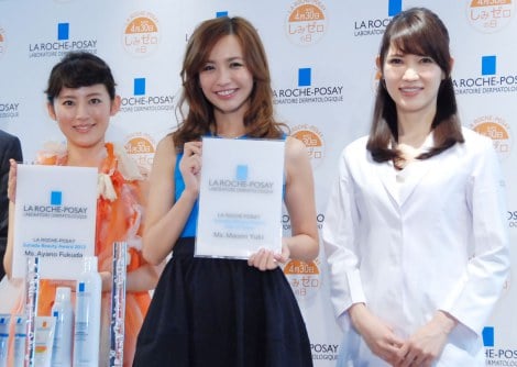 『ラ ロッシュ ポゼ Suhada Beauty Award 2013』授賞式に出席した（左から）福田彩乃、優木まおみ、友利新 