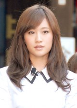 �O�c�֎q�A�t�@���̏����M�ɋ~���� 