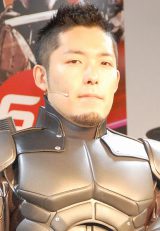 �I�����W���c�A�����̐�y�Ƃ��āA�����E���X�ɃG�[�� 