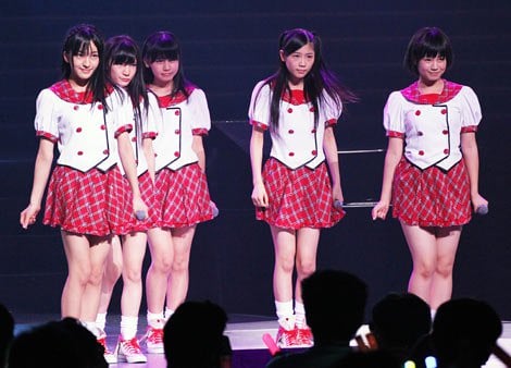 画像 写真 Akb48グループ研究生103人が初の単独コンサートで武道館埋める 研究生 峯岸と終身名誉研究生 松村が迷司会 8枚目 Oricon News