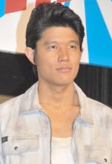 ��ؗ����A��������}���ɒ��Ɂu�l���̎t�ł���A�����̕��e�v 