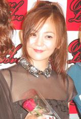 �،������A�Ė؃}���̕v�Ƀ��|�[�^�[�΂�Ɏ���U�� 