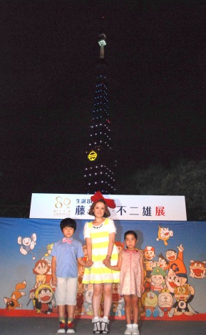 千秋の画像 写真 福くん ドラえもんカラーの東京タワーに大興奮 宇宙人にもわかるね 16枚目 Oricon News