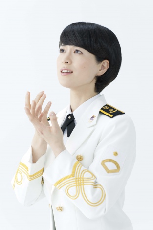 自衛官唯一の歌手、海上自衛隊東京音楽隊・三宅由佳莉のデビュー作がクラシック部門1位 