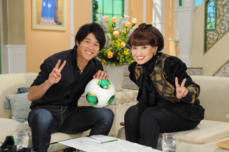 サッカー日本代表 内田篤人 黒柳徹子の乙女の顔を引き出す Oricon News