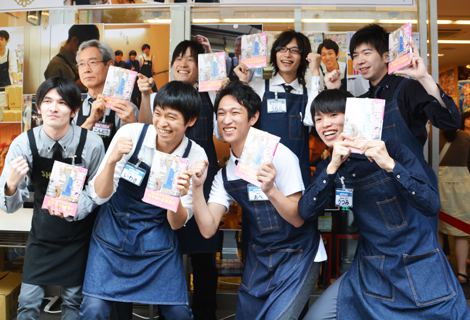 画像 写真 イケメン書店員のサイン 握手会に女子の大行列 8枚目 Oricon News