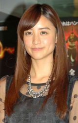 �R�{�����A�O��̃A�j�����D�ɑ労���@����ŁuH�~H�v�ŏ����� 